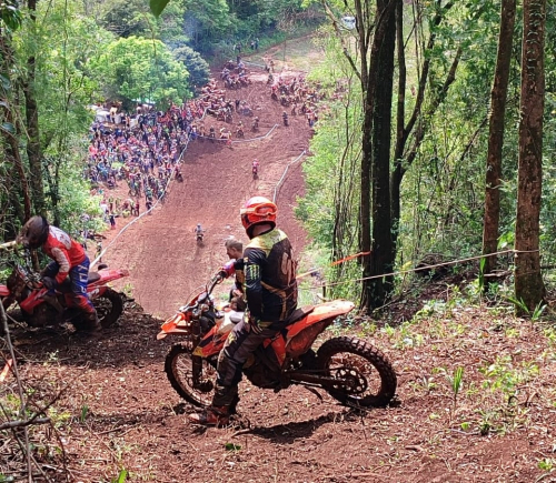 Guia Crissiumal - Notícias - Moto de trilha que participaria do enduro de  Crissiumal foi roubada na noite de sábado